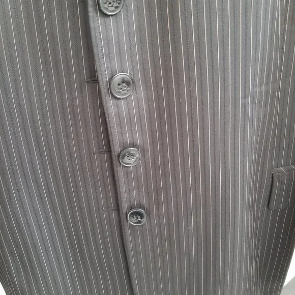 Vest - Picture 2 of 7